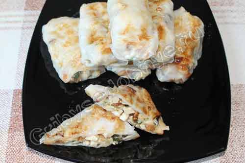 Блинчики из рисовой бумаги с курино-грибной начинкой готовы