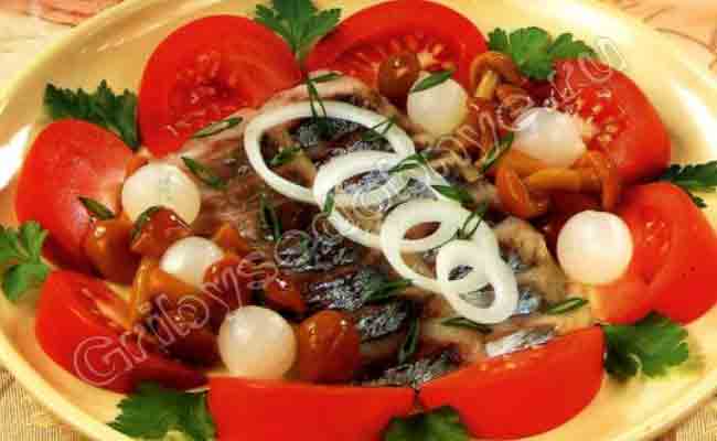 Рецепт приготовления закуски из маринованных опят с селёдкой
