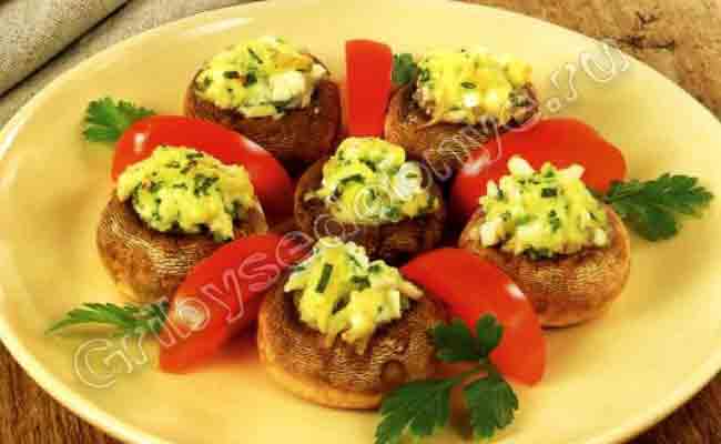 Рецепт приготовления горячей грибной закуски из грибных шляпок с фото