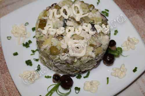 Красиво собираем салат с грибами