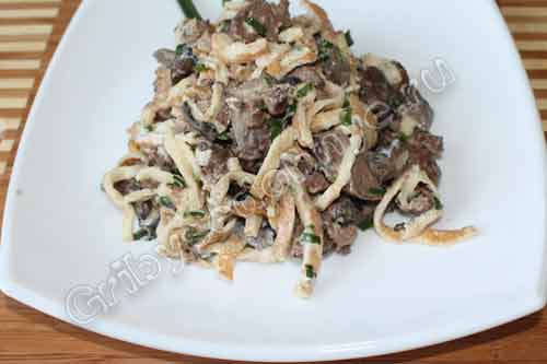 Рецепт приготовления салата из куриной печени с лесными грибами